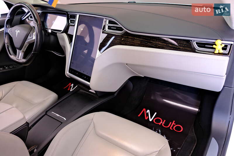 Ліфтбек Tesla Model S 2016 в Одесі