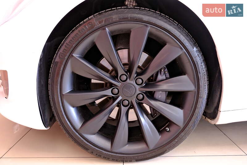Ліфтбек Tesla Model S 2016 в Одесі