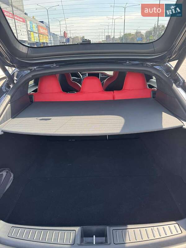 Лифтбек Tesla Model S 2017 в Днепре