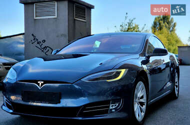 Tesla Model S 2019