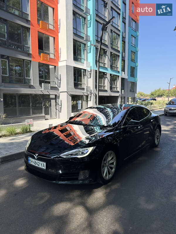 Лифтбек Tesla Model S 2017 в Чернигове