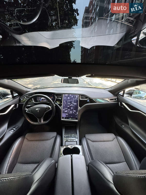 Лифтбек Tesla Model S 2017 в Чернигове