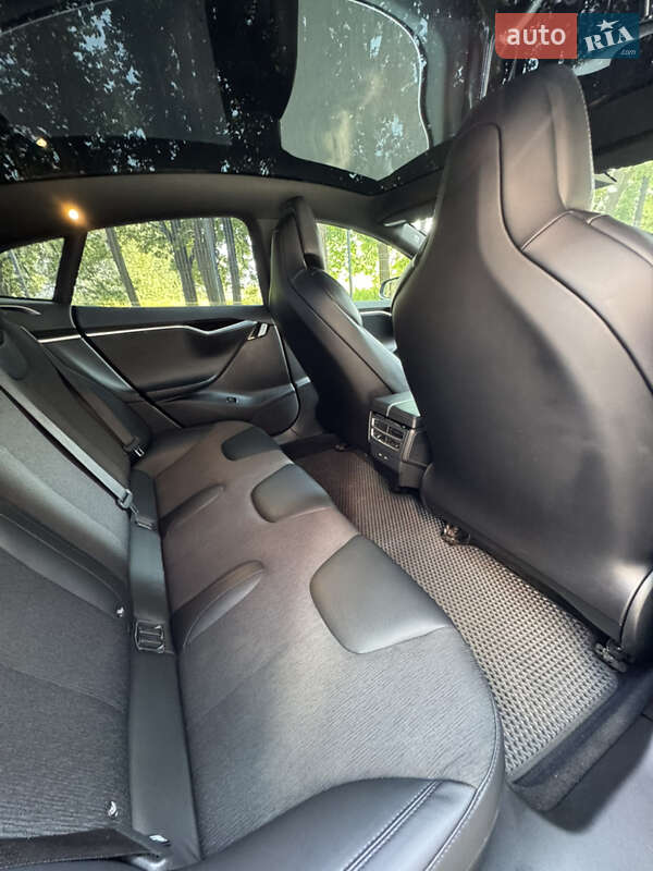 Лифтбек Tesla Model S 2017 в Чернигове