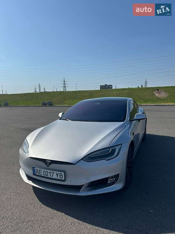 Лифтбек Tesla Model S 2018 в 