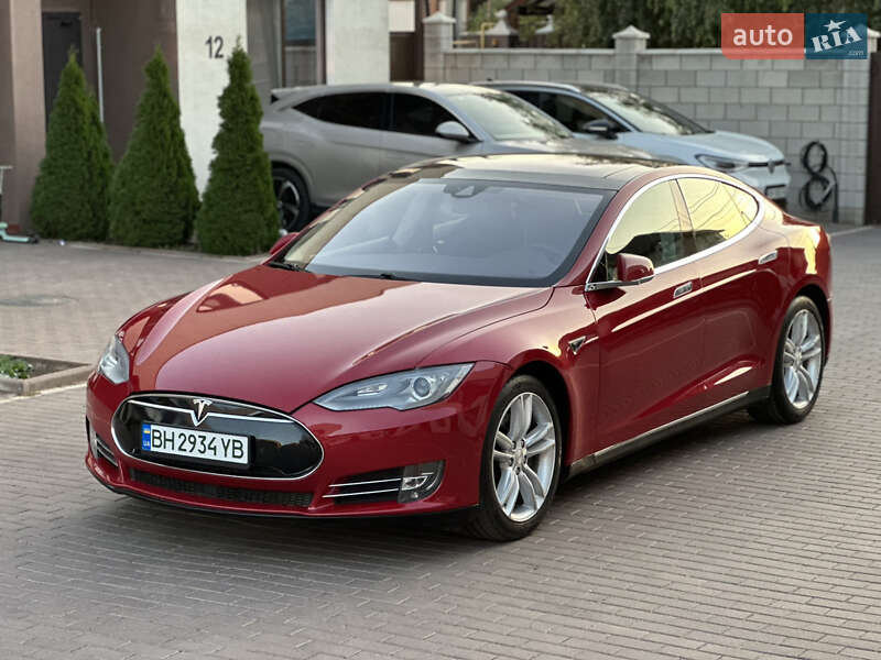 Tesla Model S 2015