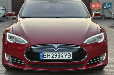 Лифтбек Tesla Model S 2015 в 