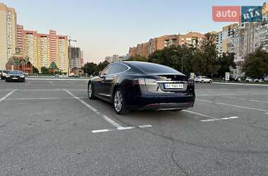 Лифтбек Tesla Model S 2013 в 