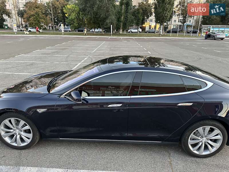 Ліфтбек Tesla Model S 2013 в Києві