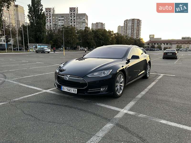 Ліфтбек Tesla Model S 2013 в Києві