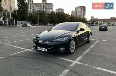 Лифтбек Tesla Model S 2013 в 