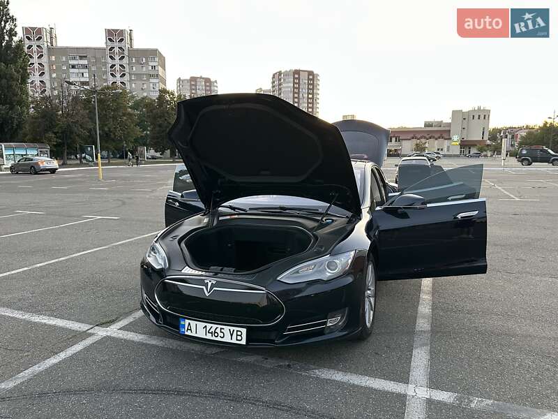 Ліфтбек Tesla Model S 2013 в Києві