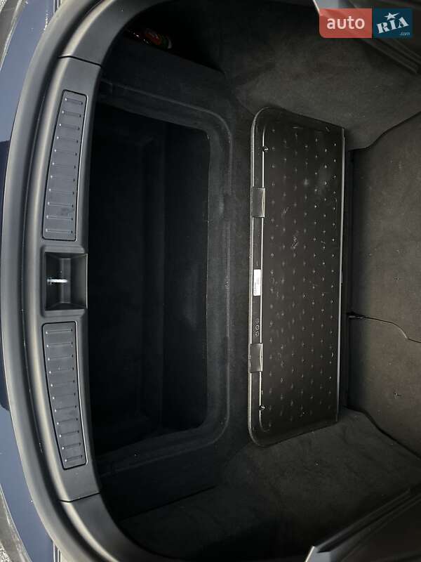 Ліфтбек Tesla Model S 2013 в Києві