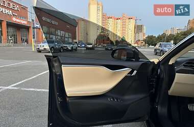 Лифтбек Tesla Model S 2013 в 