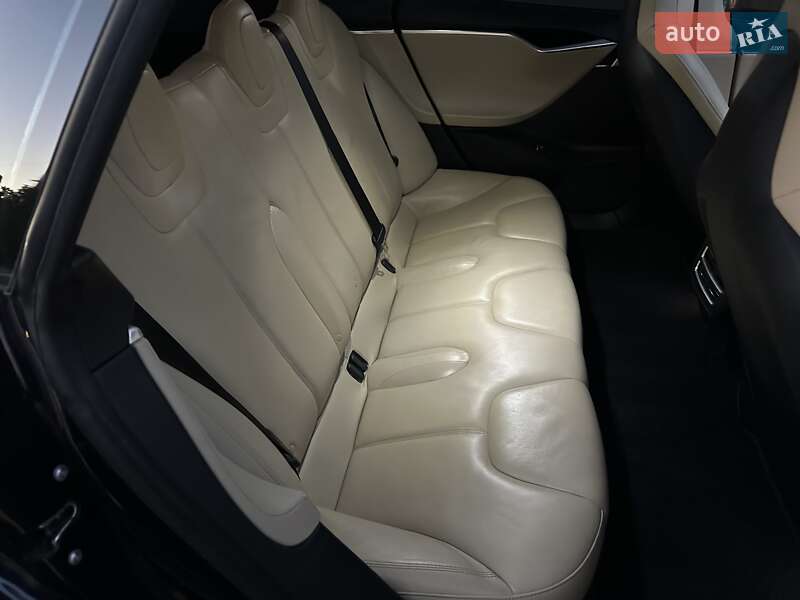 Ліфтбек Tesla Model S 2013 в Києві