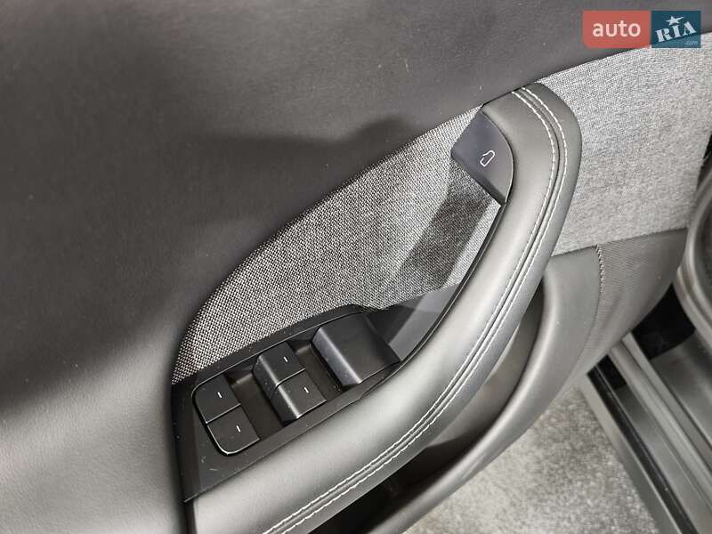 Ліфтбек Tesla Model S 2023 в Києві