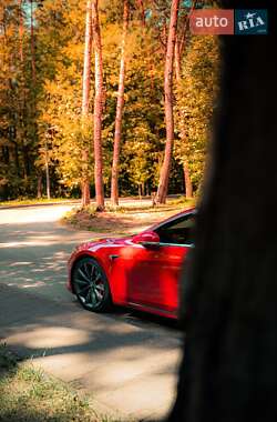Ліфтбек Tesla Model S 2017 в Львові