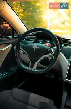 Лифтбек Tesla Model S 2017 в 