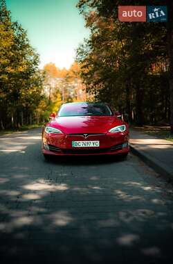 Лифтбек Tesla Model S 2017 в Львове