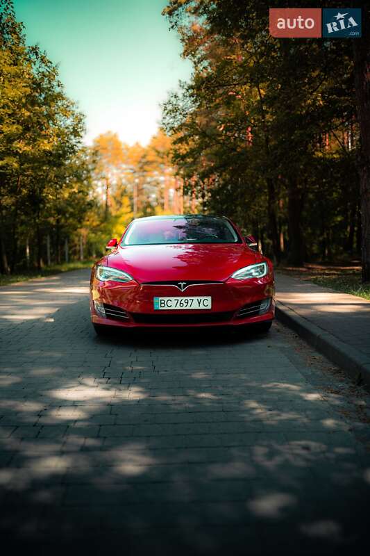 Лифтбек Tesla Model S 2017 в 