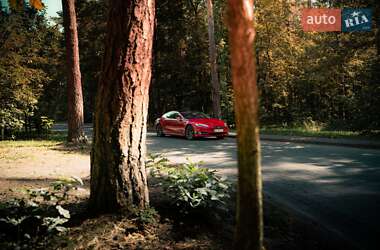 Ліфтбек Tesla Model S 2017 в Львові
