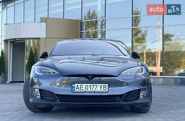 Лифтбек Tesla Model S 2019 в 
