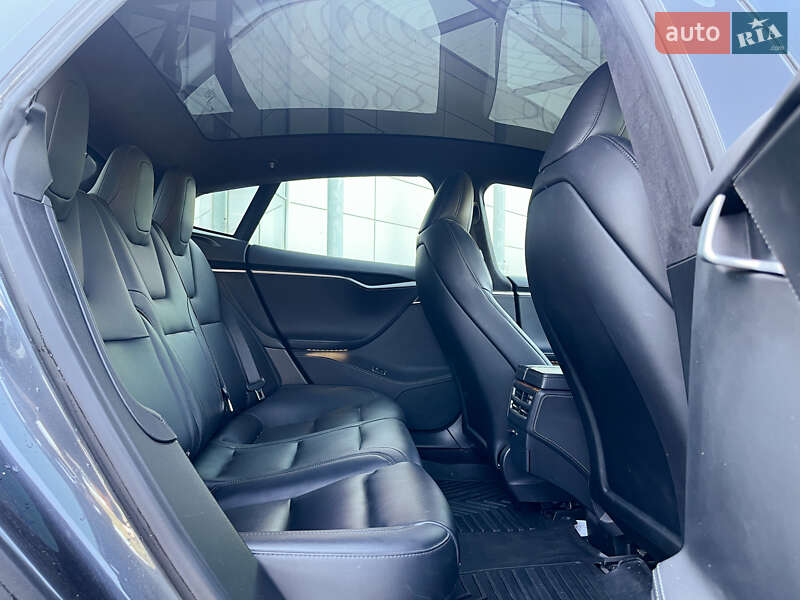 Ліфтбек Tesla Model S 2019 в Дніпрі