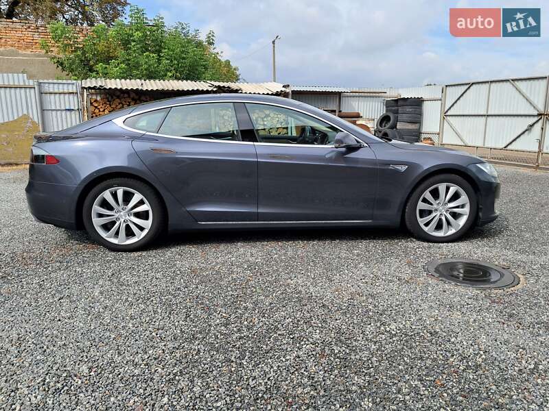Ліфтбек Tesla Model S 2014 в Радехові