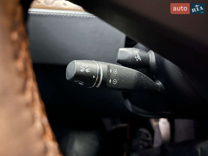 Лифтбек Tesla Model S 2020 в Луцке