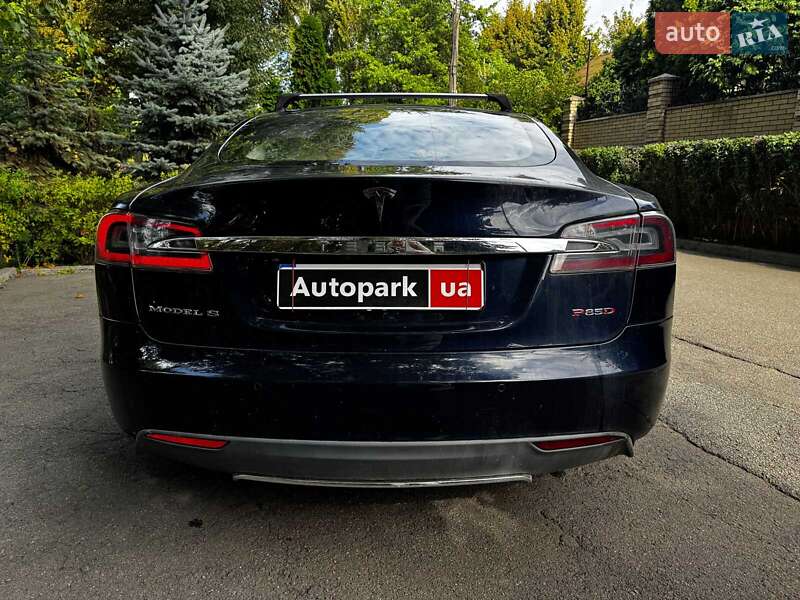 Лифтбек Tesla Model S 2015 в Киеве