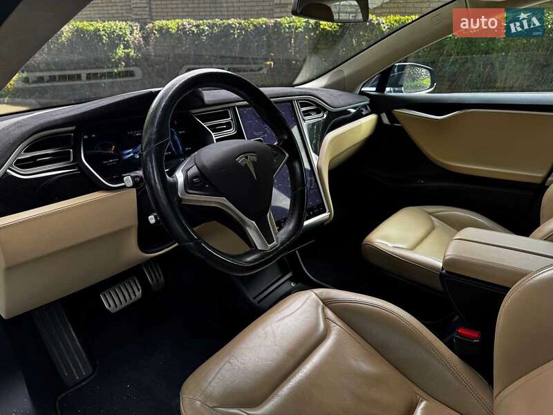 Лифтбек Tesla Model S 2015 в Киеве