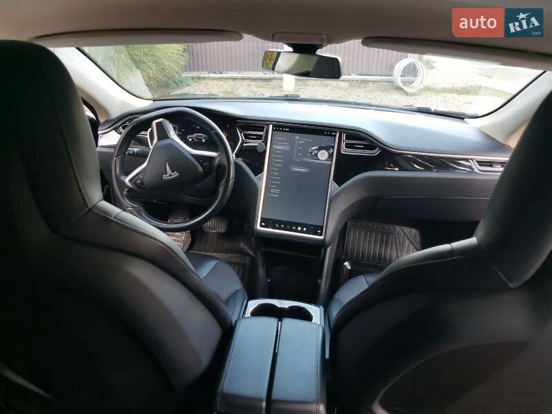 Лифтбек Tesla Model S 2014 в Ужгороде