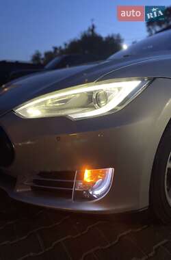 Tesla Model S 2014