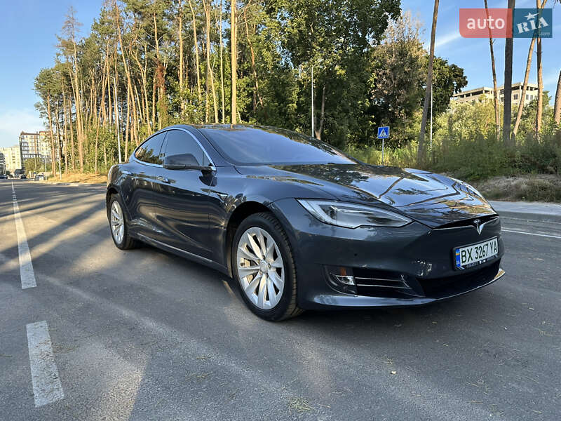 Лифтбек Tesla Model S 2018 в Житомире