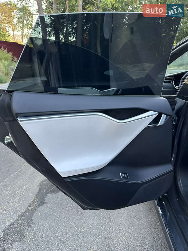 Лифтбек Tesla Model S 2018 в Житомире