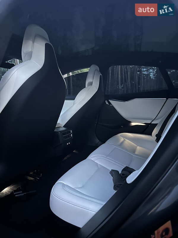 Лифтбек Tesla Model S 2018 в Житомире