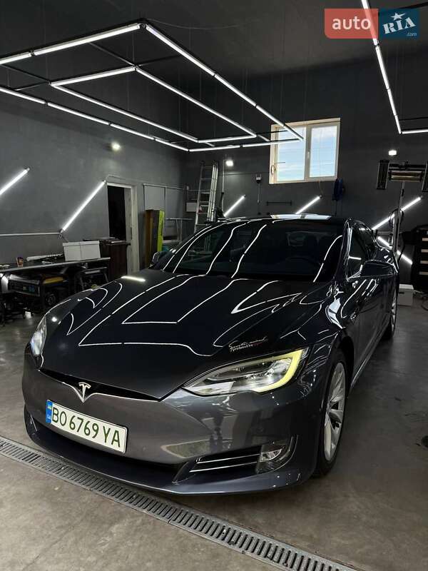 Ліфтбек Tesla Model S 2018 в Тернополі
