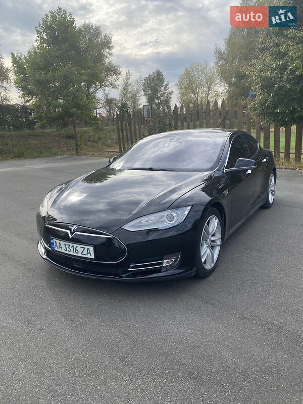 Лифтбек Tesla Model S 2015 в Киеве