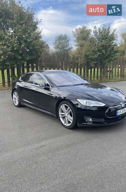 Tesla Model S 2015