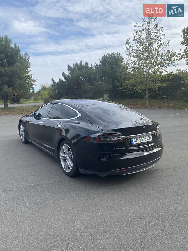 Лифтбек Tesla Model S 2015 в Киеве
