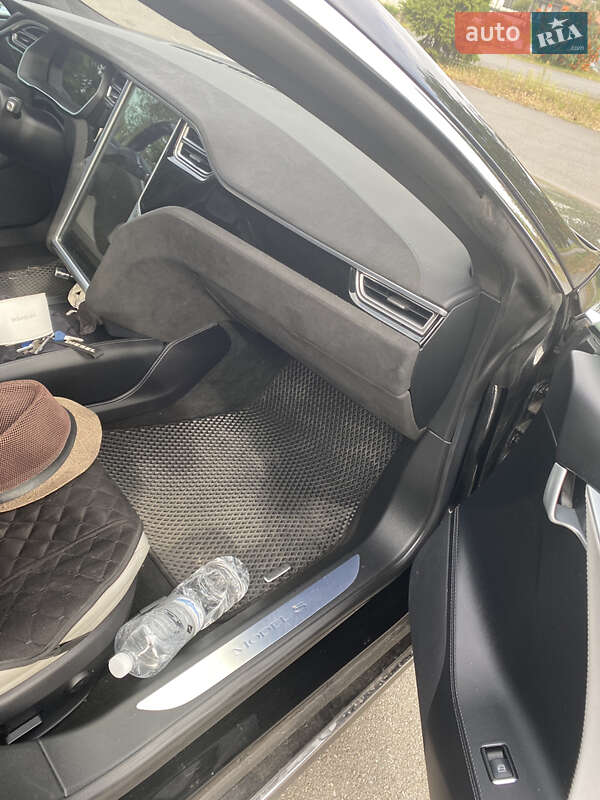 Лифтбек Tesla Model S 2015 в Киеве