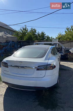 Лифтбек Tesla Model S 2014 в 