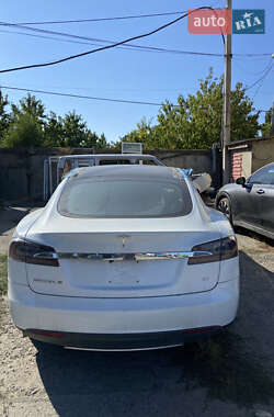 Лифтбек Tesla Model S 2014 в 