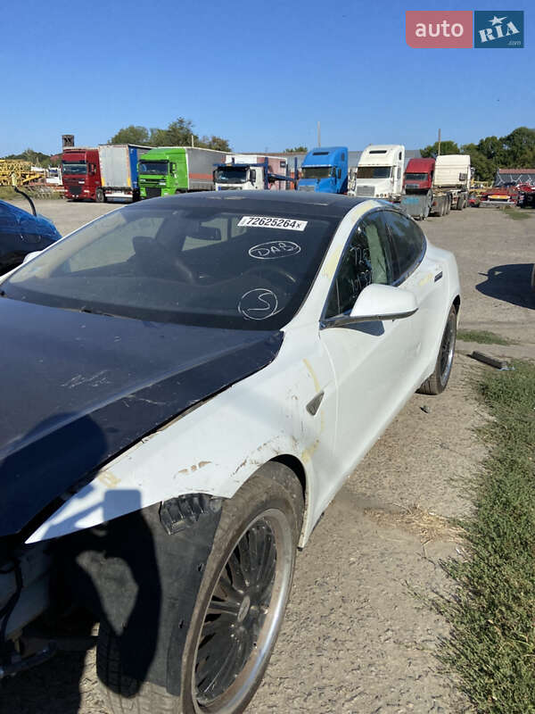 Ліфтбек Tesla Model S 2014 в Великодолинському фото 20 Ліфтбек Tesla Model S 2014 в Великодолинському