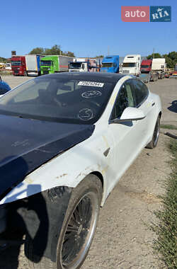 Лифтбек Tesla Model S 2014 в 