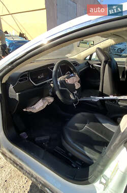 Лифтбек Tesla Model S 2014 в 