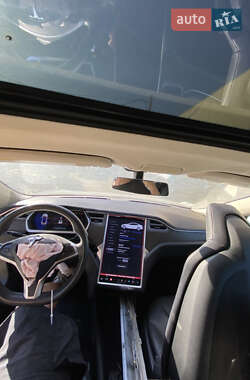 Лифтбек Tesla Model S 2014 в 