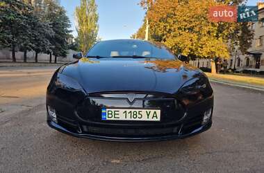 Tesla Model S 2015