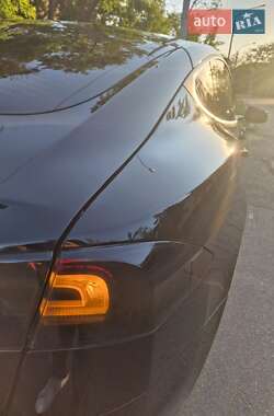 Ліфтбек Tesla Model S 2015 в 