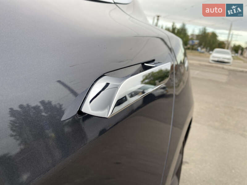 Ліфтбек Tesla Model S 2015 в Миколаєві