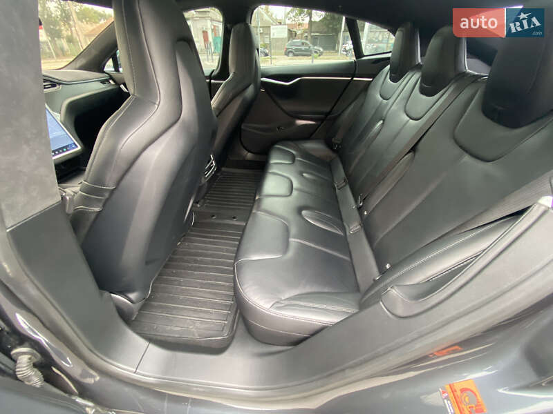 Ліфтбек Tesla Model S 2015 в Миколаєві